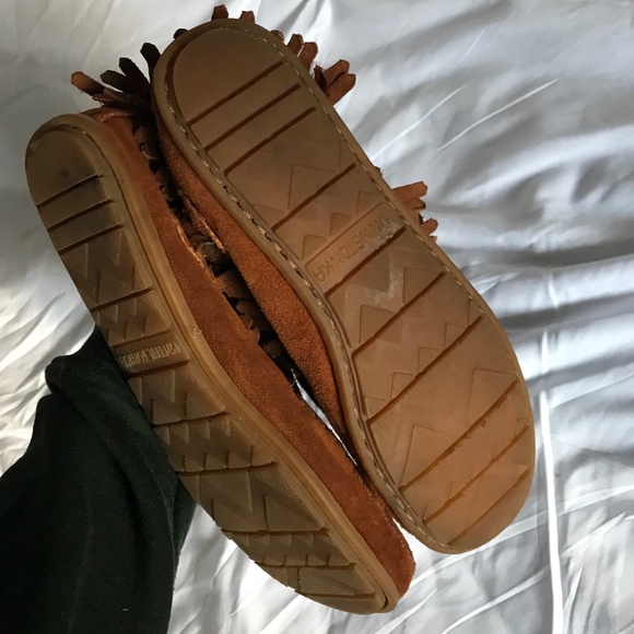 Minnetonka Concho Feather Moccasin Boot 522 - Picture 9 of 11